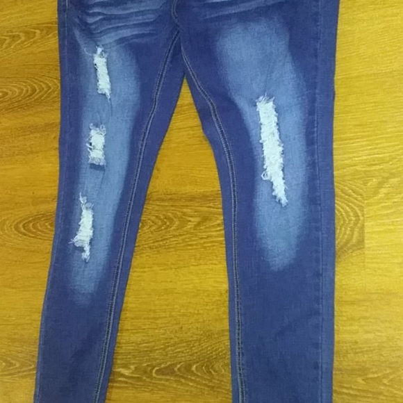 Blue Republic Jeans Size 18 curvy & push up butt bottom ripped distressed NWT - Picture 4 of 8